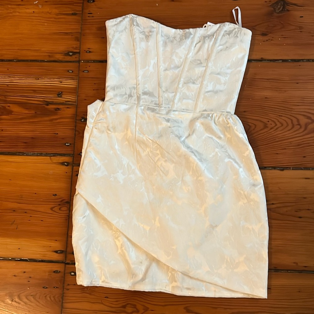 It Is V. Chapman. A Size 2. And The Color Is A Co… - image 1